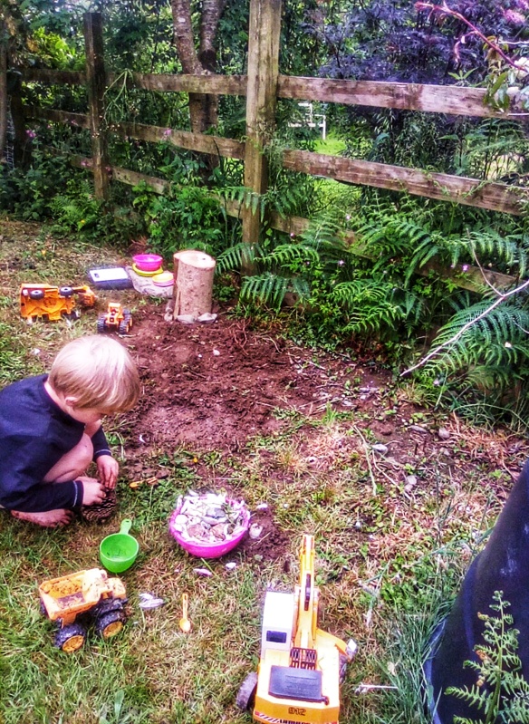 Outdoor easy toddler activities 