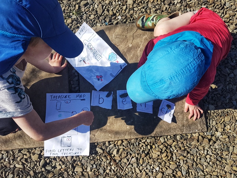 easy-toddler-treasure-hunt